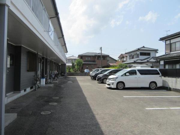 メゾンマツノC　駐車場　