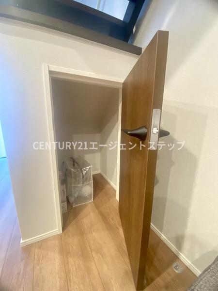 　収納　階段下収納