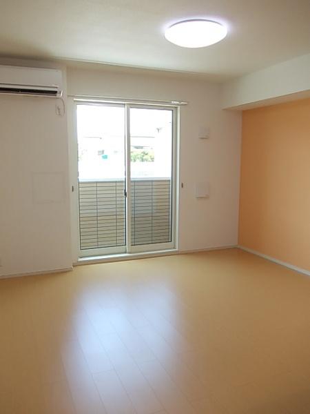 ニュー　リビング　