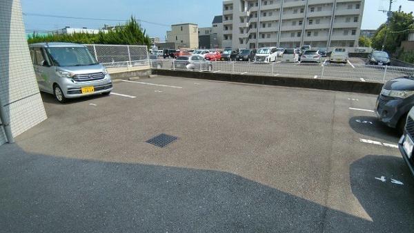 マリベール柳丸　駐車場　