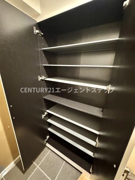 　玄関　シューズボックス