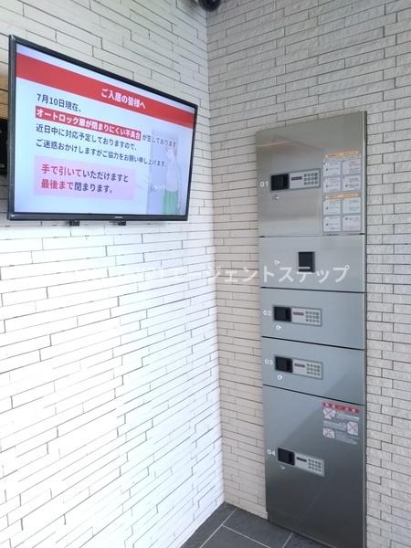 アルテマイスターレオ　エントランス　宅配ボックス