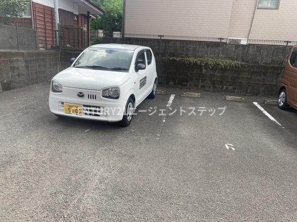 グランクレシェンテ　駐車場　