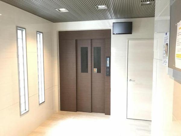 　エントランス　エレベーター