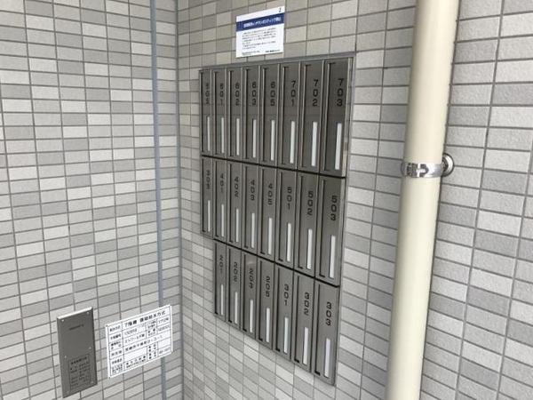 エトワール千草　エントランス　集合ポスト