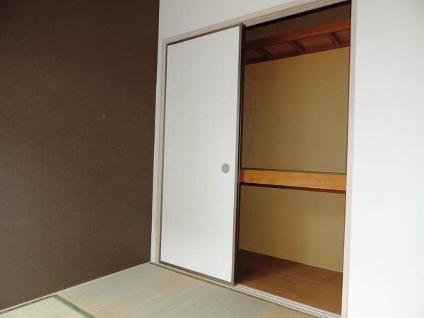 フローラル木花台3棟　収納　