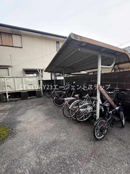 オーブ2　エントランス　駐輪場