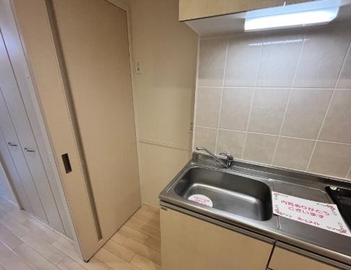 　キッチン　冷蔵庫置き場