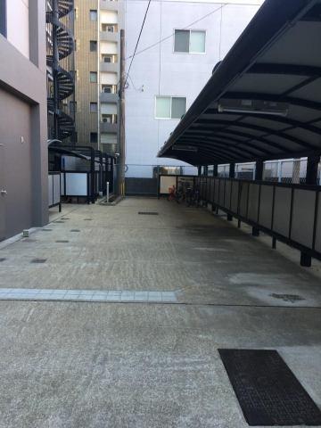 サルヴァトーレ丸島　駐車場　駐輪場
