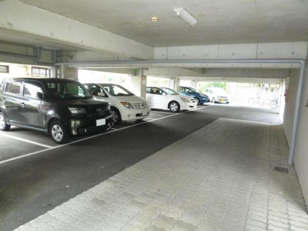 神宮レジデンス　駐車場　