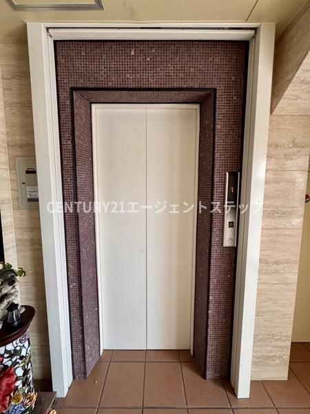 　エントランス　エレベーター