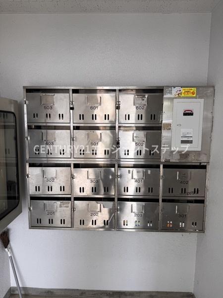 A-STEP丸山　エントランス　集合ポスト