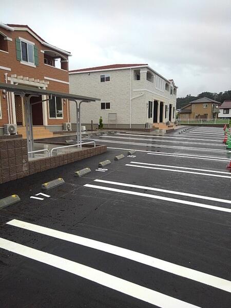 ラ　フェリーチェ　駐車場　