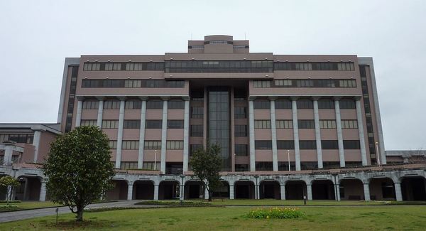 　宮崎公立大学（大学）／364m　