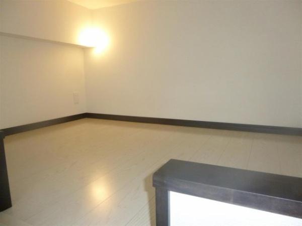 グランドアーク神宮東　洋室　ロフト