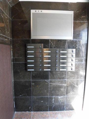 ルオーゴ　エントランス　集合ポスト