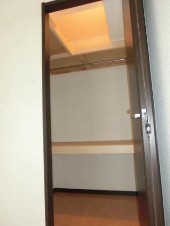 ヴィスコンティ　収納　