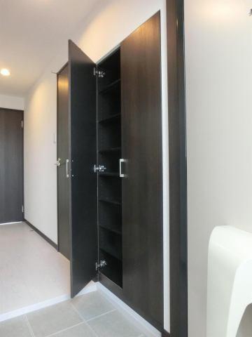 　玄関　シューズボックス