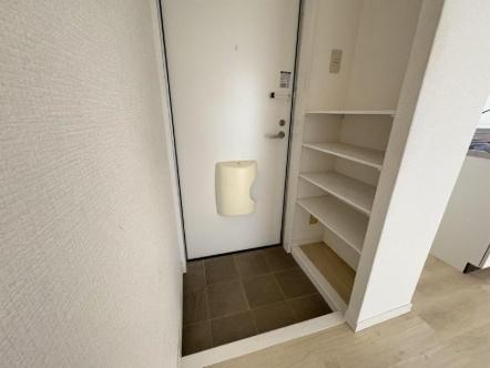 レジデンス和知川原Ｃ棟　玄関　