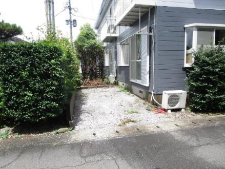 レジデンス和知川原Ｃ棟　駐車場　