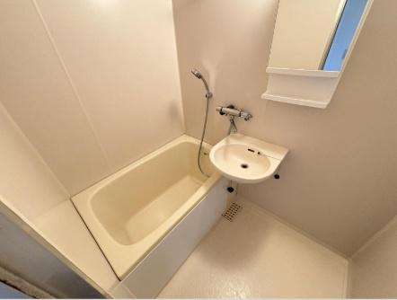 レジデンス和知川原Ｃ棟　バス　