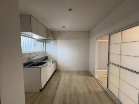 レジデンス和知川原Ｃ棟　洋室　