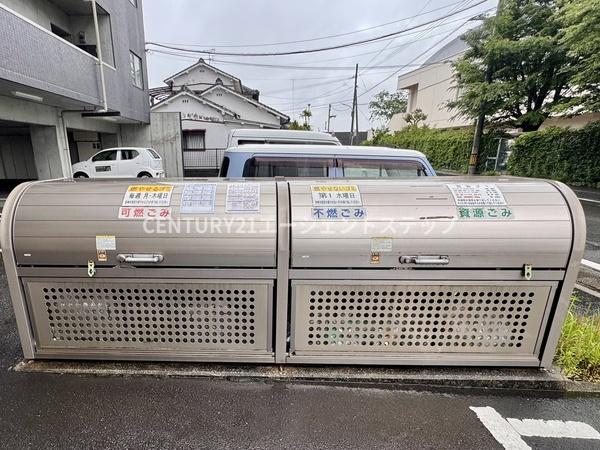 　エントランス　ゴミ置き場