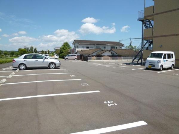 グローリィー生目　駐車場　