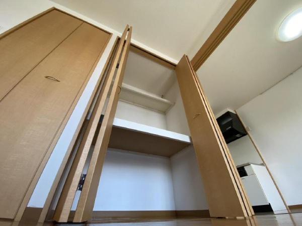 ロイヤル末広　収納　