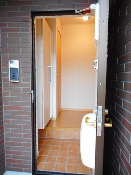 メゾンコリーヌ　ウナセナ　玄関　