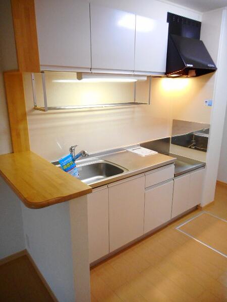 メゾンコリーヌ　ウナセナ　キッチン　