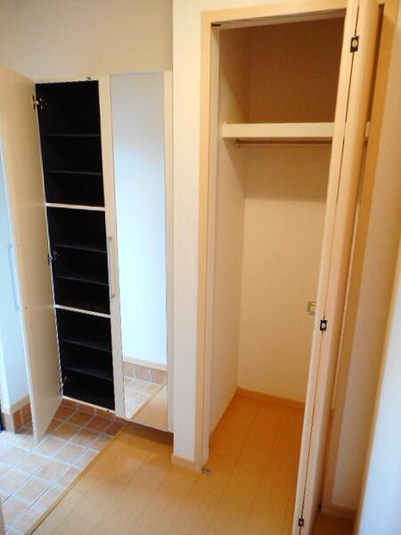 メゾンコリーヌ　ウナセナ　収納　