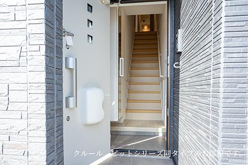 ハリーズコートＢ　玄関　