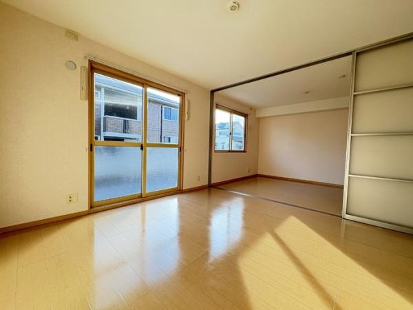 ルミエール神宮 2棟　リビング　