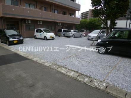 レジデンス和知川原A棟　駐車場　