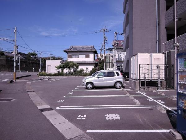 コスモマンション加納　駐車場　