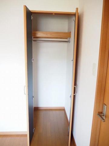 フラワーイーストハイツ　収納　