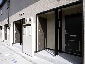 レオパレスサザン　玄関　