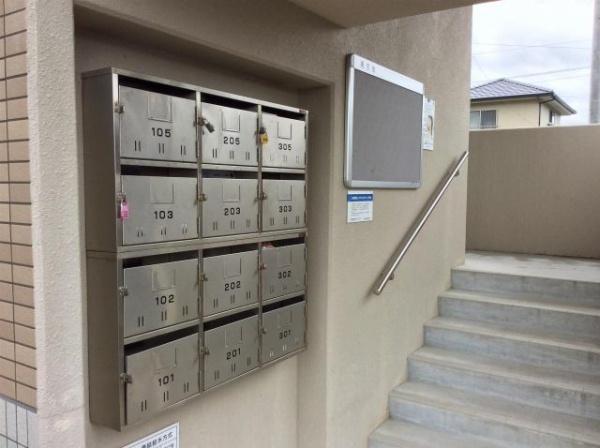 アリエス大町　エントランス　集合ポスト