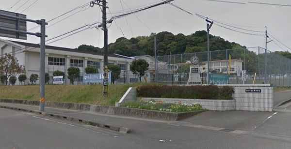 　宮崎市立佐土原中学校（中学校）／1704m　