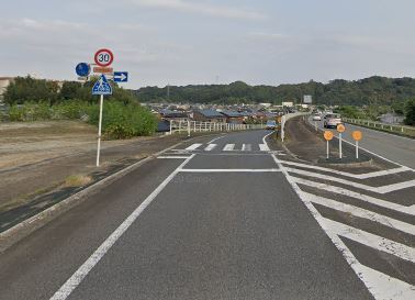 　前面道路含む現地写真　