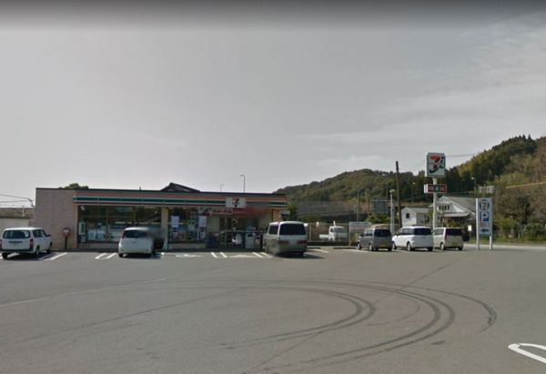 　セブンイレブン佐土原東上那珂店（コンビニ）／2380m　