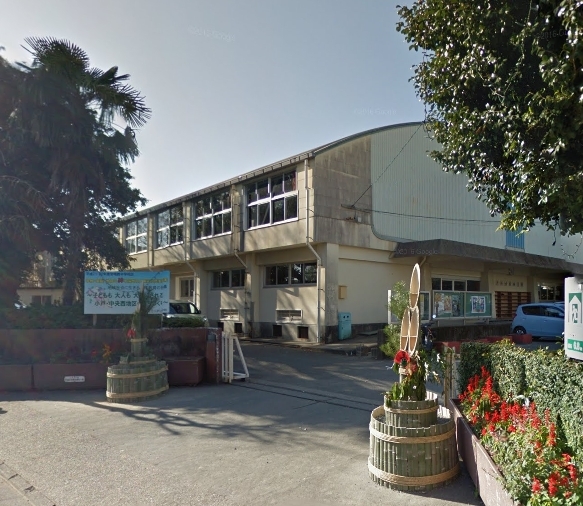セイザンハイツ高松　宮崎市立小戸小学校（小学校）／717m　