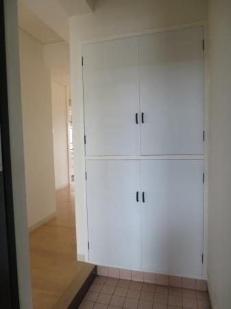 ダブルドアズ　玄関　