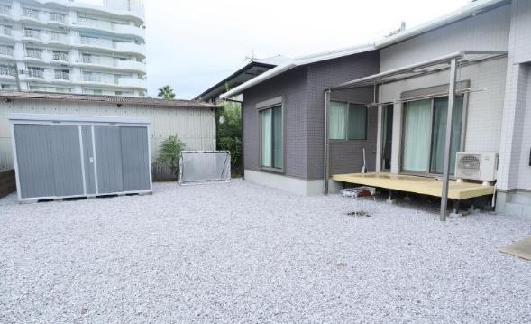 　庭　