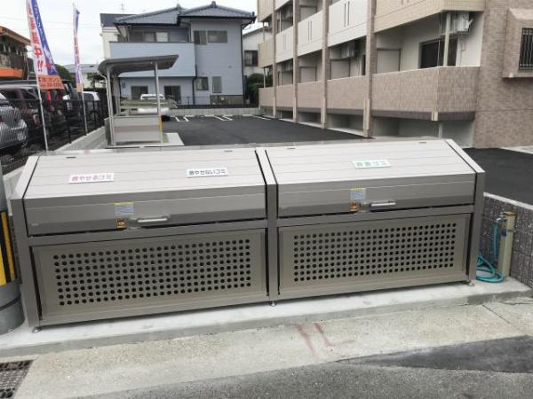 オーシャンハイツ弐番館　エントランス　ゴミ置き場