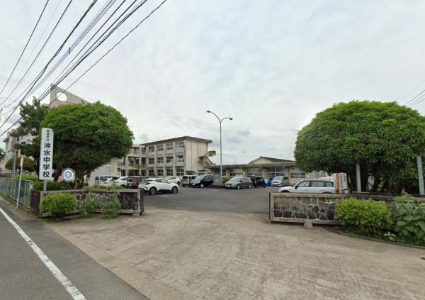 　都城市立沖水中学校（中学校）／2041m　