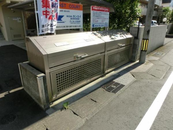 　エントランス　ゴミ置き場