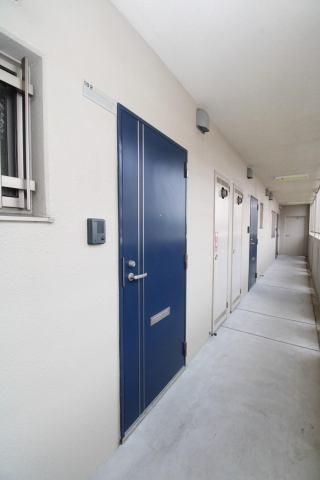 ローズマリーＢ　玄関　