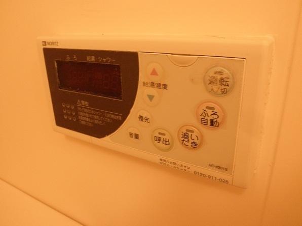 　玄関　追炊き機能付きバス